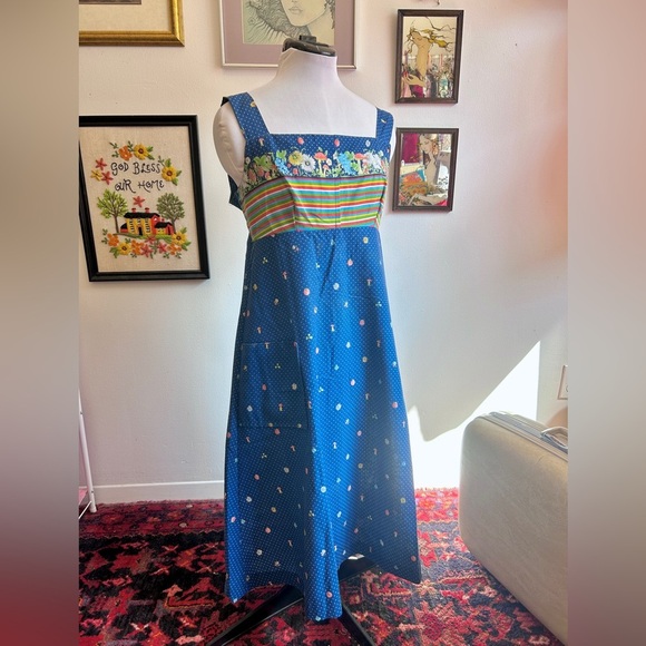 Vintage 1970s Leisure Lady Prairie Cotton Apron Mushroom Dress, Cottagecore - Picture 3 of 7